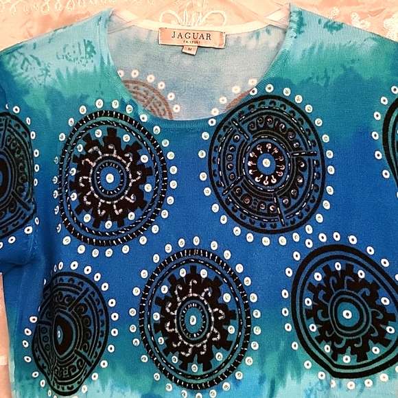 LIKE NEW! Multi-shade Blue Abstract Patterned Knit & Beaded Top, M - Picture 10 of 13